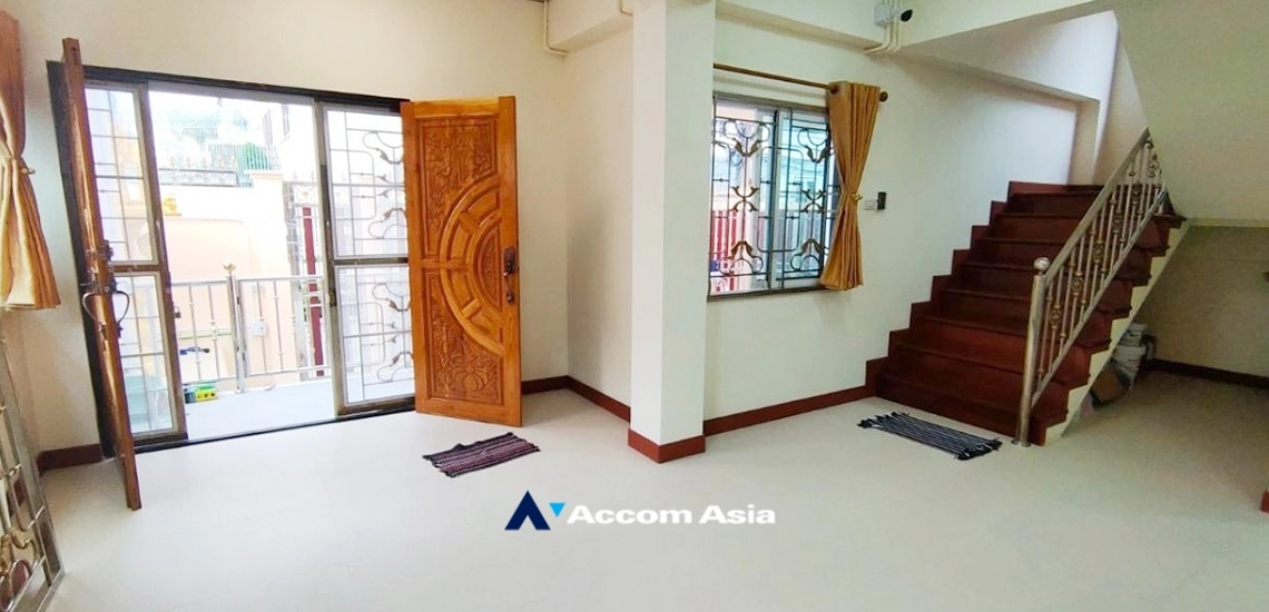 unitHome Office, Pet friendly |  8 Bedrooms  House For Rent in Sathorn, Bangkok  near MRT Khlong Toei (AA31916)