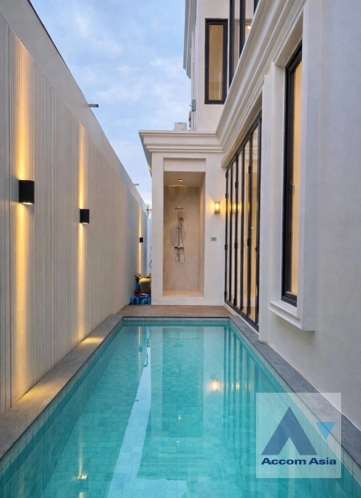  1  4 br House for rent and sale in Sukhumvit ,Bangkok BTS Phra khanong AA31919