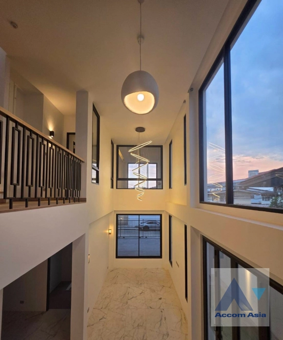  1  4 br House for rent and sale in Sukhumvit ,Bangkok BTS Phra khanong AA31919