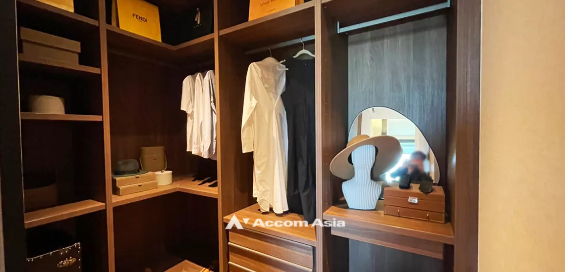 21  2 br Condominium For Sale in Charoen Nakhon ,Bangkok BTS Krung Thon Buri at Banyan Tree Residences Riverside AA31920