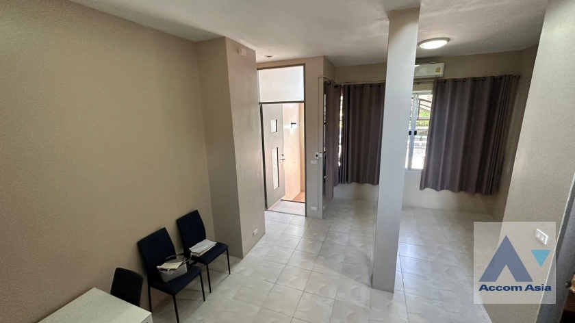 unitPet friendly |  3 Bedrooms  House For Rent & Sale in Sukhumvit, Bangkok  near BTS Phra khanong (AA31926)