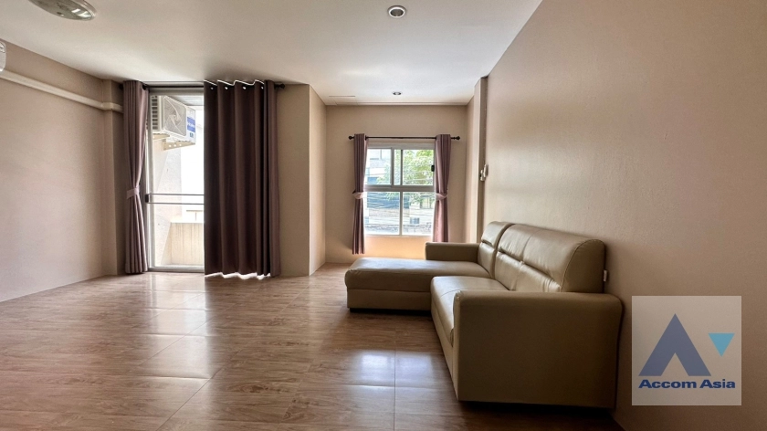 unitPet friendly |  3 Bedrooms  House For Rent & Sale in Sukhumvit, Bangkok  near BTS Phra khanong (AA31926)