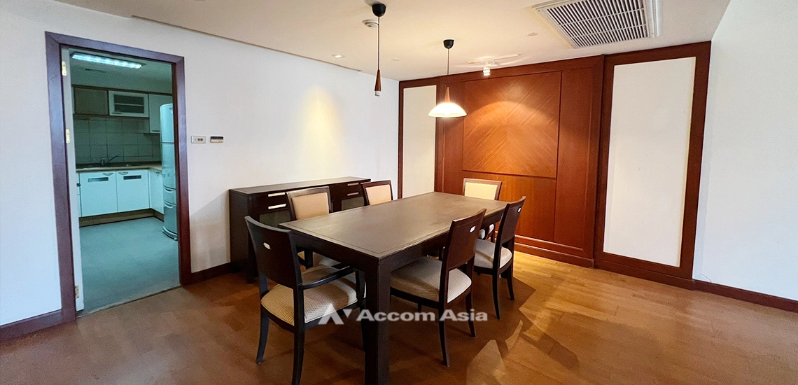 Pet friendly |  2 Bedrooms  Condominium For Sale in Ploenchit, Bangkok  near BTS Ploenchit (AA31932)