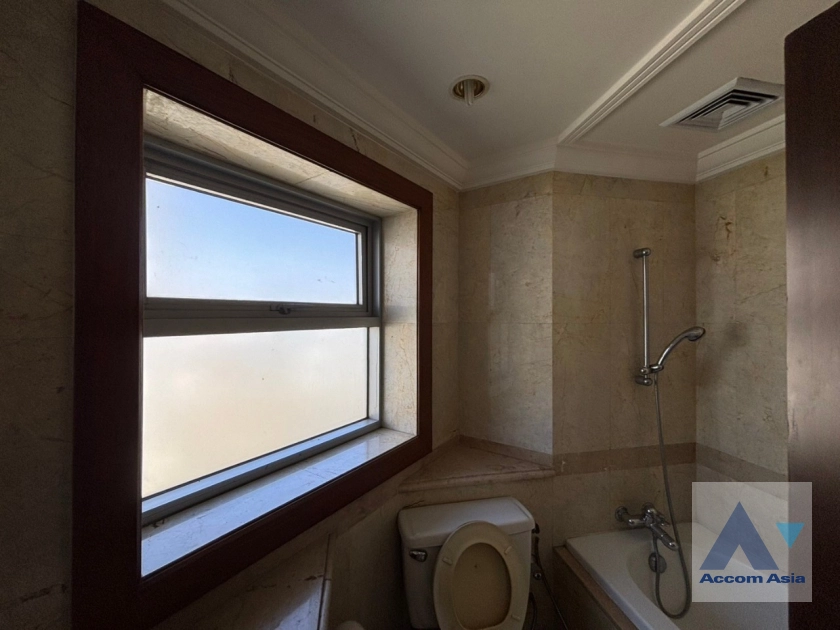 21  3 br Condominium For Sale in Ploenchit ,Bangkok BTS Ploenchit at All Seasons Mansion AA31933