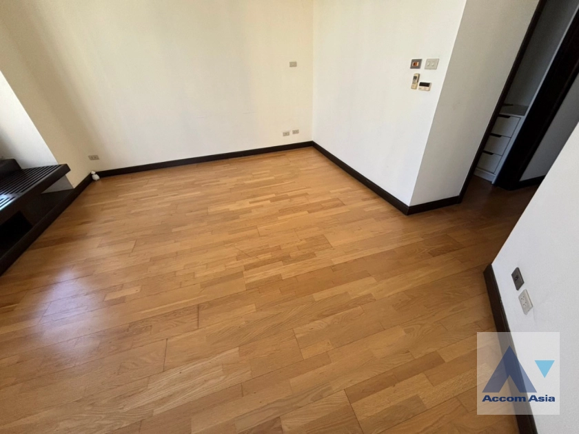 26  3 br Condominium For Sale in Ploenchit ,Bangkok BTS Ploenchit at All Seasons Mansion AA31933