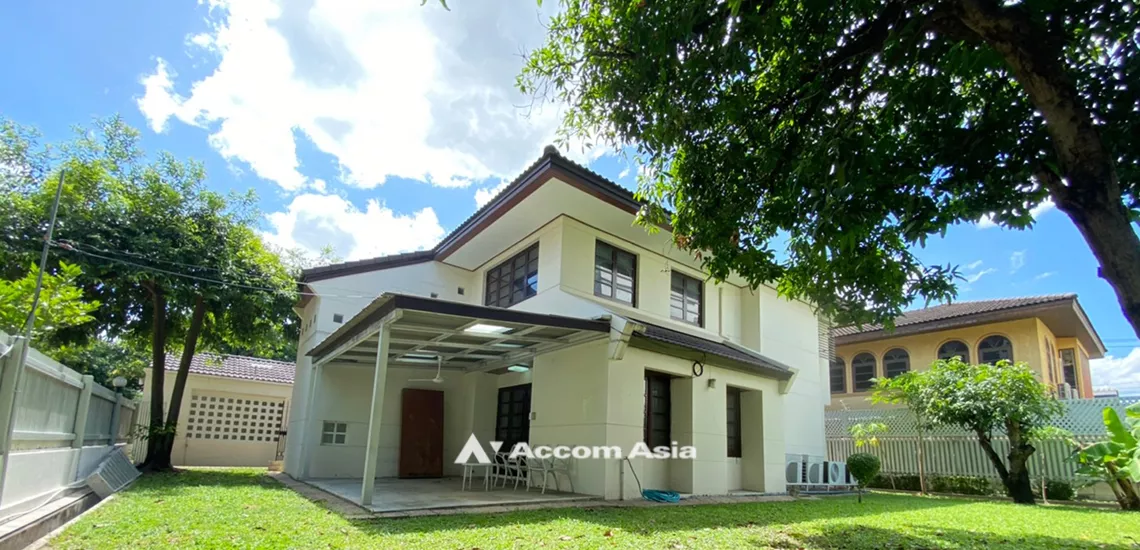  2  3 br House For Rent in Phaholyothin ,Bangkok BTS Saphan-Kwai at House in Compound AA31934