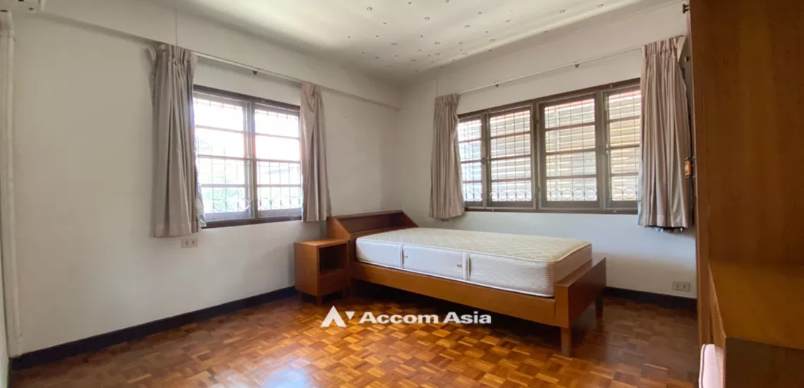 15  3 br House For Rent in Phaholyothin ,Bangkok BTS Saphan-Kwai at House in Compound AA31934