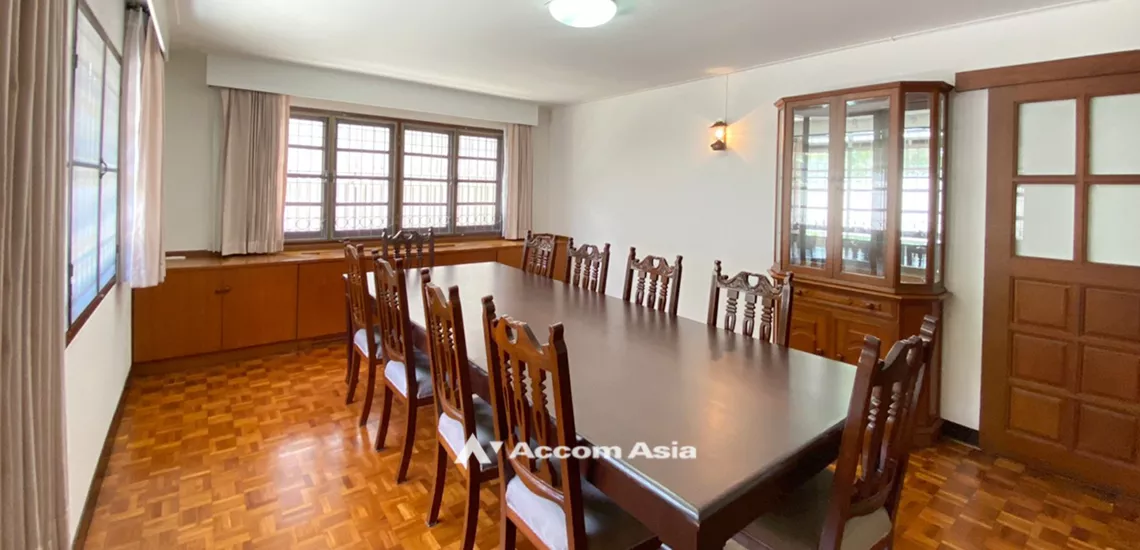 7  3 br House For Rent in Phaholyothin ,Bangkok BTS Saphan-Kwai at House in Compound AA31934