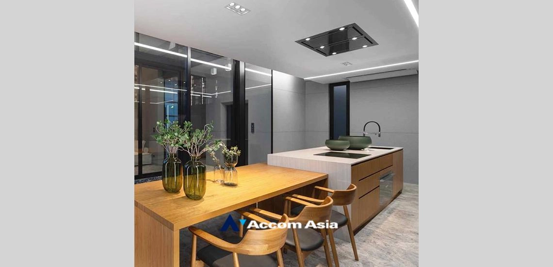 unit 3 Bedrooms  House For Sale in Sathorn, Bangkok  near BTS Surasak (AA31946)