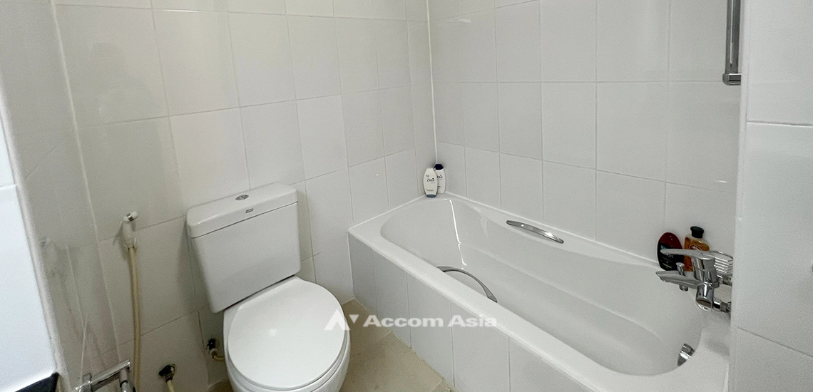 32  4 br Apartment For Rent in Sathorn ,Bangkok BTS Sala Daeng - MRT Lumphini at Children Dreaming Place - Garden AA31947