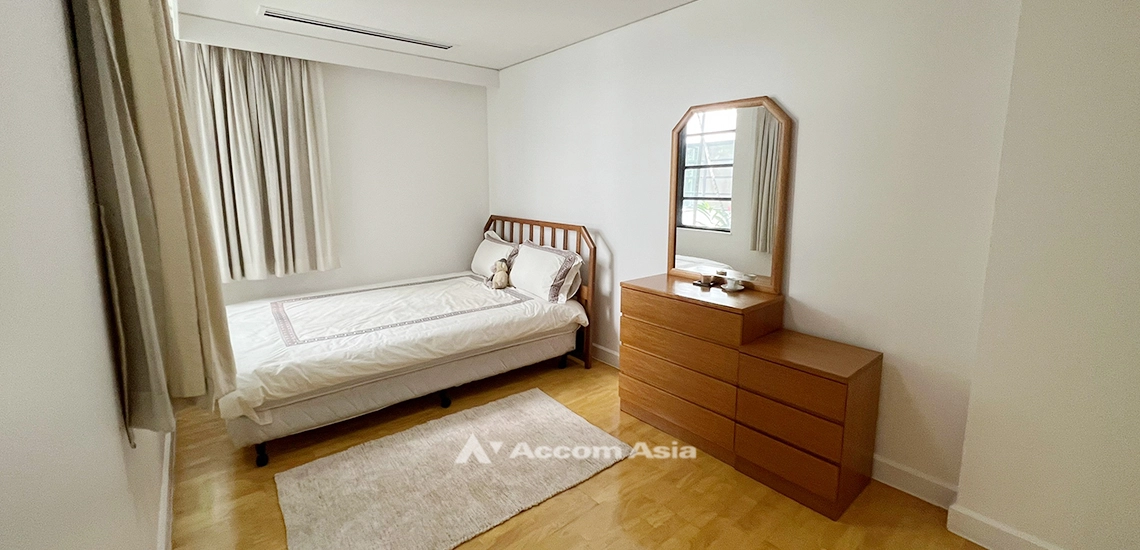 25  4 br Apartment For Rent in Sathorn ,Bangkok BTS Sala Daeng - MRT Lumphini at Children Dreaming Place - Garden AA31947