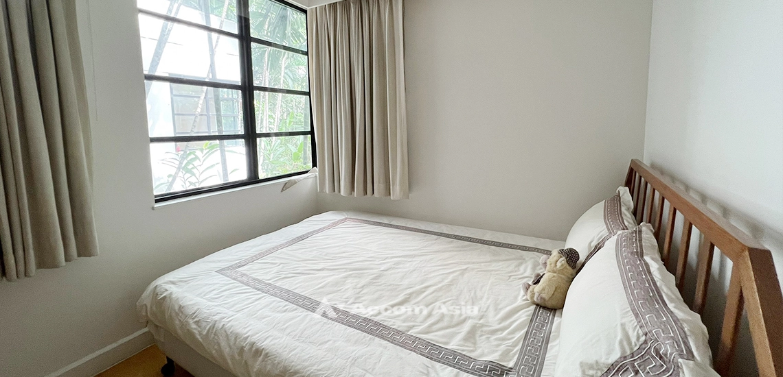 26  4 br Apartment For Rent in Sathorn ,Bangkok BTS Sala Daeng - MRT Lumphini at Children Dreaming Place - Garden AA31947