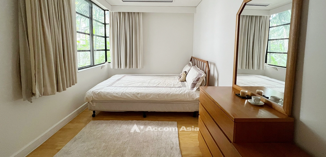 24  4 br Apartment For Rent in Sathorn ,Bangkok BTS Sala Daeng - MRT Lumphini at Children Dreaming Place - Garden AA31947