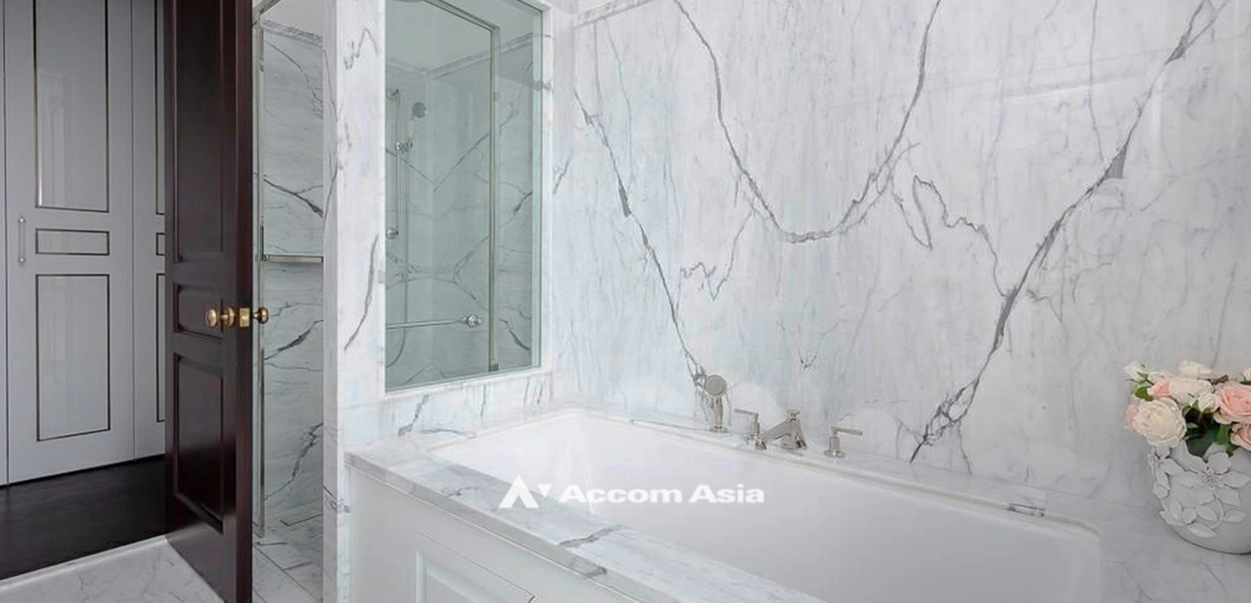 20  2 br Condominium For Sale in Ploenchit ,Bangkok BTS Ploenchit at 98 Wireless AA31948