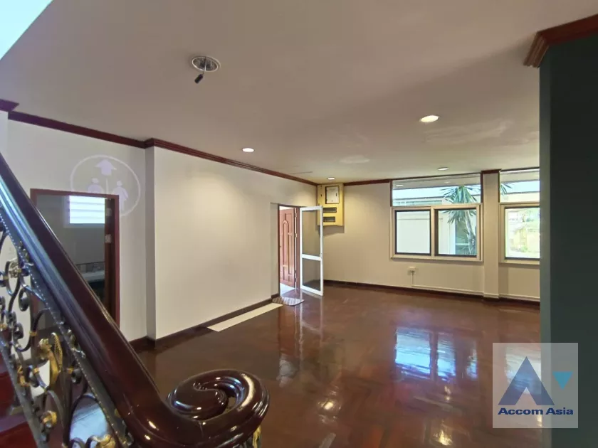 13  4 br House for rent and sale in pattanakarn ,Bangkok BTS On Nut AA31952