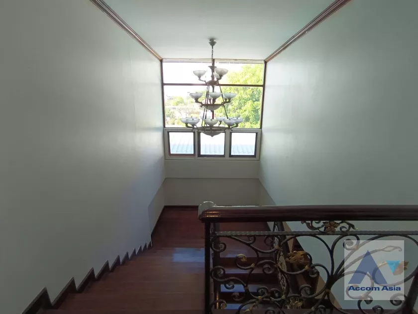 19  4 br House for rent and sale in pattanakarn ,Bangkok BTS On Nut AA31952