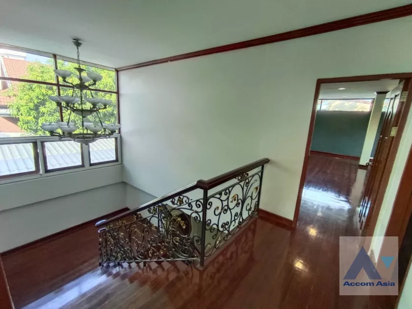 31  4 br House for rent and sale in pattanakarn ,Bangkok BTS On Nut AA31952