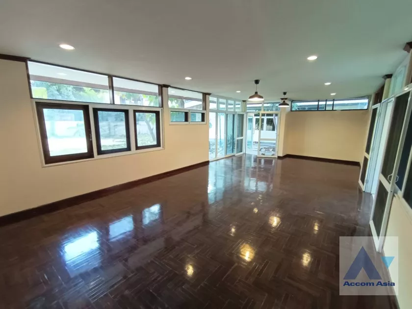 46  4 br House for rent and sale in pattanakarn ,Bangkok BTS On Nut AA31952