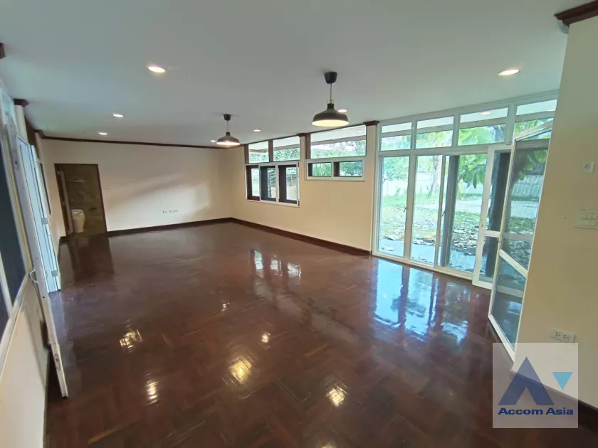 48  4 br House for rent and sale in pattanakarn ,Bangkok BTS On Nut AA31952