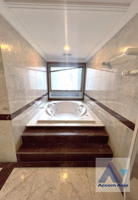 4  4 br Condominium For Sale in Ploenchit ,Bangkok BTS Ploenchit at All Seasons Mansion AA31982