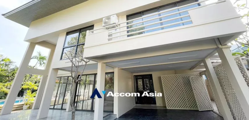 Garden, Private Swimming Pool, Pet friendly |  3 Bedrooms  House For Rent in Sukhumvit, Bangkok  near BTS Punnawithi (AA32002)