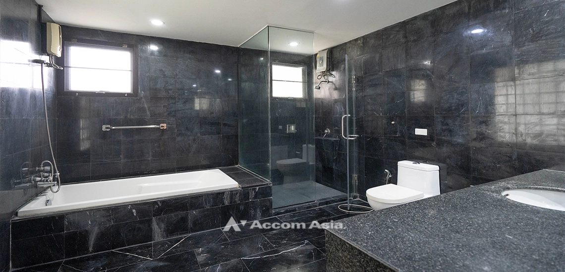 20  4 br House For Rent in Sukhumvit ,Bangkok BTS Thong Lo at Thonglor House Compound AA32006