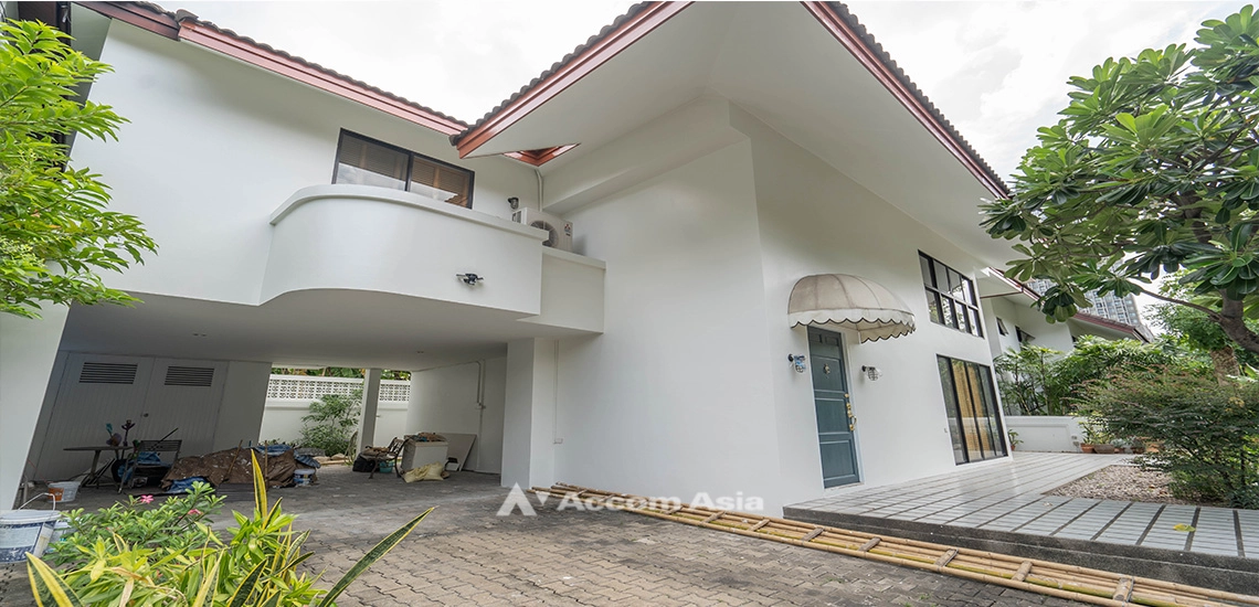 unitPet friendly |  4 Bedrooms  House For Rent in Sukhumvit, Bangkok  near BTS Thong Lo (AA32006)