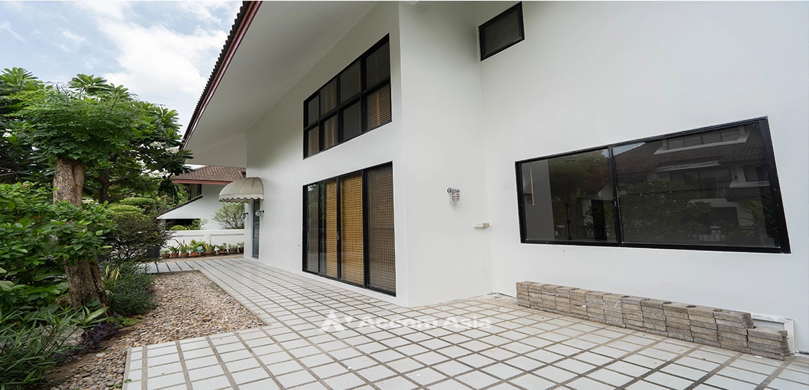 Pet friendly |  4 Bedrooms  House For Rent in Sukhumvit, Bangkok  near BTS Thong Lo (AA32006)