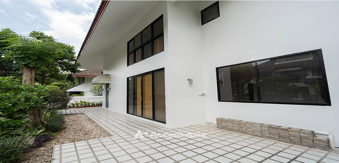unitPet friendly |  4 Bedrooms  House For Rent in Sukhumvit, Bangkok  near BTS Thong Lo (AA32006)