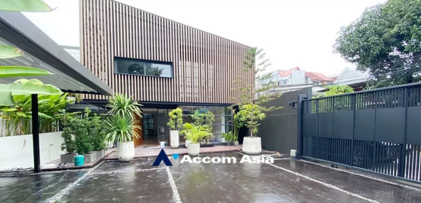  2  4 br House For Sale in Pattanakarn ,Bangkok BTS On Nut AA32052