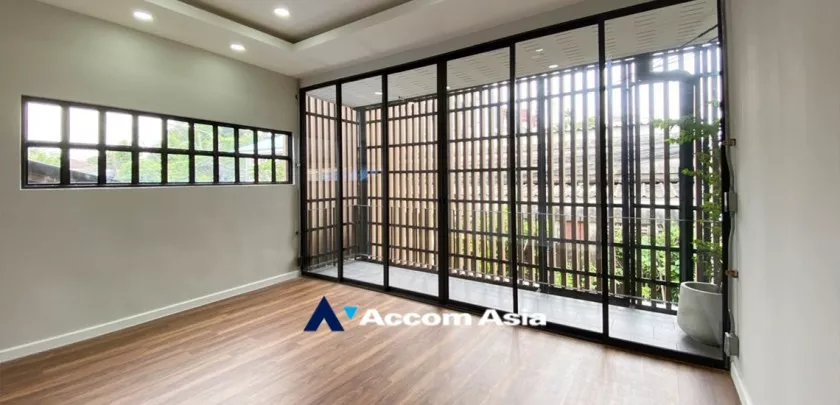 6  4 br House For Sale in Pattanakarn ,Bangkok BTS On Nut AA32052