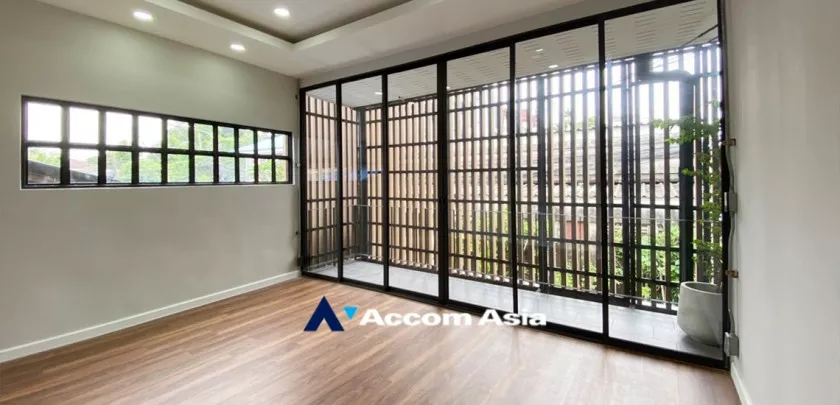 6  4 br House For Sale in pattanakarn ,Bangkok BTS On Nut AA32052