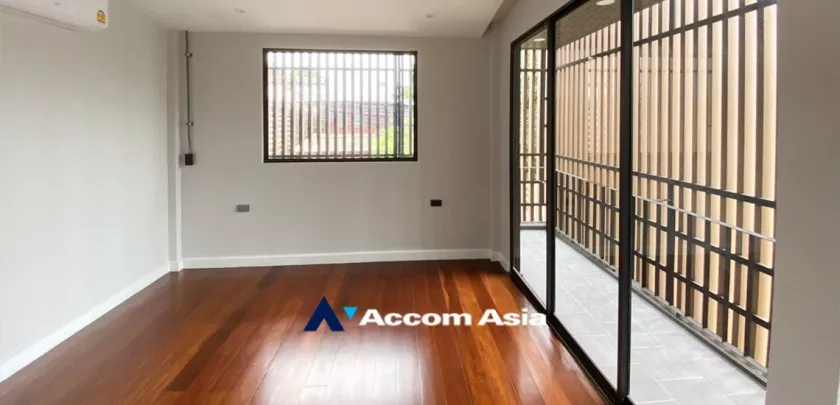 7  4 br House For Sale in Pattanakarn ,Bangkok BTS On Nut AA32052