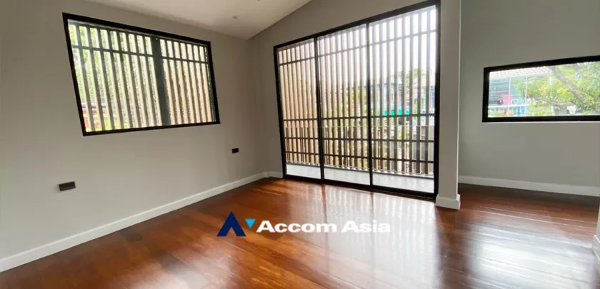8  4 br House For Sale in Pattanakarn ,Bangkok BTS On Nut AA32052