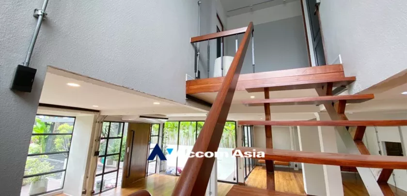 5  4 br House For Sale in Pattanakarn ,Bangkok BTS On Nut AA32052