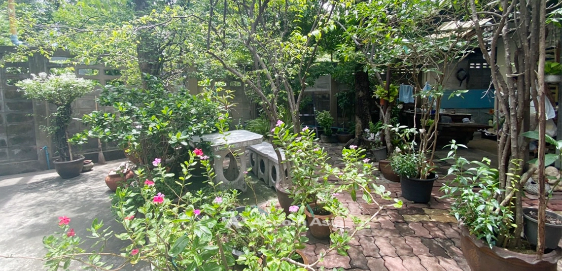 5  House For Sale in Sukhumvit ,Bangkok BTS Phra khanong AA32054