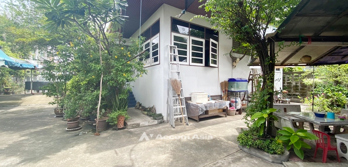  House For Sale in Sukhumvit, Bangkok  near BTS Phra khanong (AA32054)