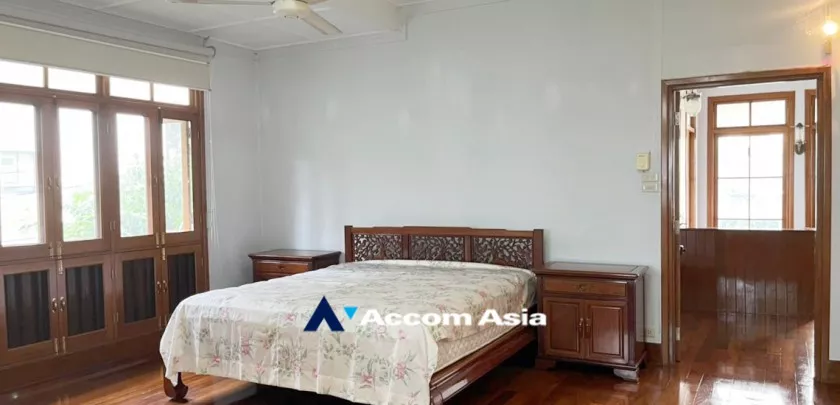 12  4 br House For Rent in Ploenchit ,Bangkok BTS Ratchadamri AA32055