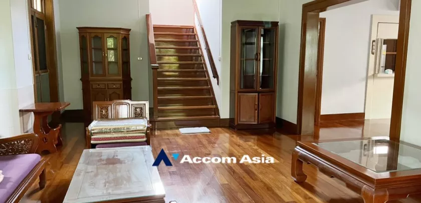 5  4 br House For Rent in Ploenchit ,Bangkok BTS Ratchadamri AA32055