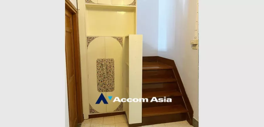 11  4 br House For Rent in Ploenchit ,Bangkok BTS Ratchadamri AA32055