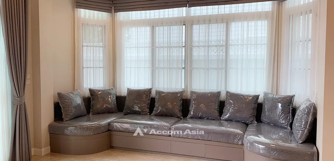 unit 4 Bedrooms  House For Rent in Bang Na, Bangkok  (AA32058)