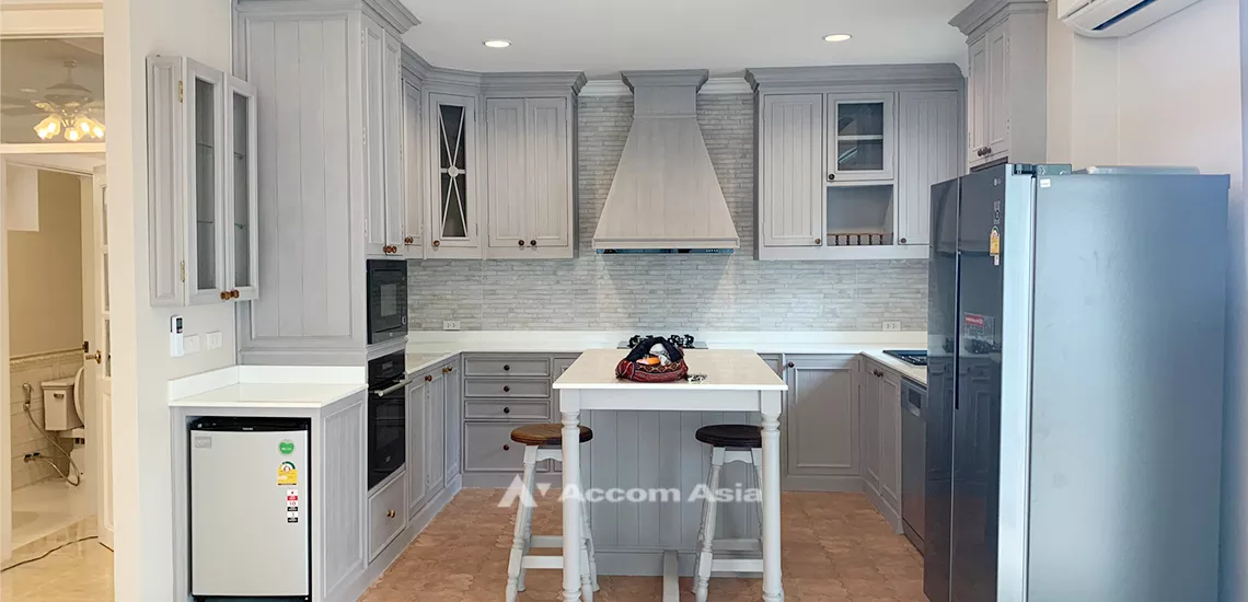 unit 4 Bedrooms  House For Rent in Bang Na, Bangkok  (AA32058)