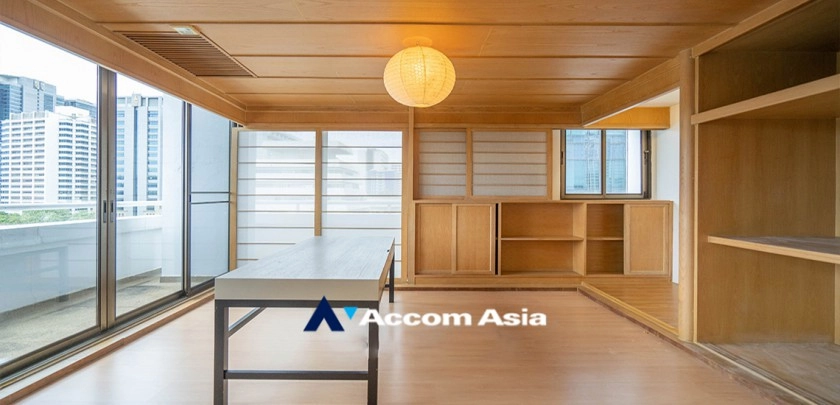 6  3 br Apartment For Rent in Ploenchit ,Bangkok BTS Ratchadamri at Step to Lumpini Park AA32060