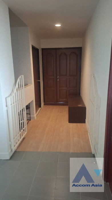 unitDuplex Condo, Pet friendly | Condominium with generous layout and rare outdoor space in Asoke (AA32070)