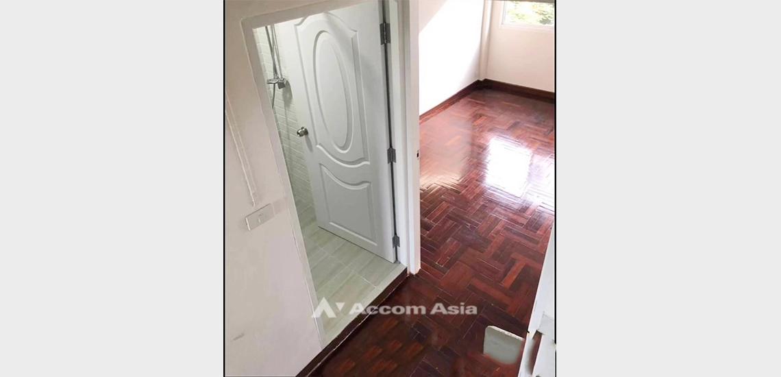 7  4 br Townhouse for rent and sale in Sukhumvit ,Bangkok BTS Ekkamai AA32071