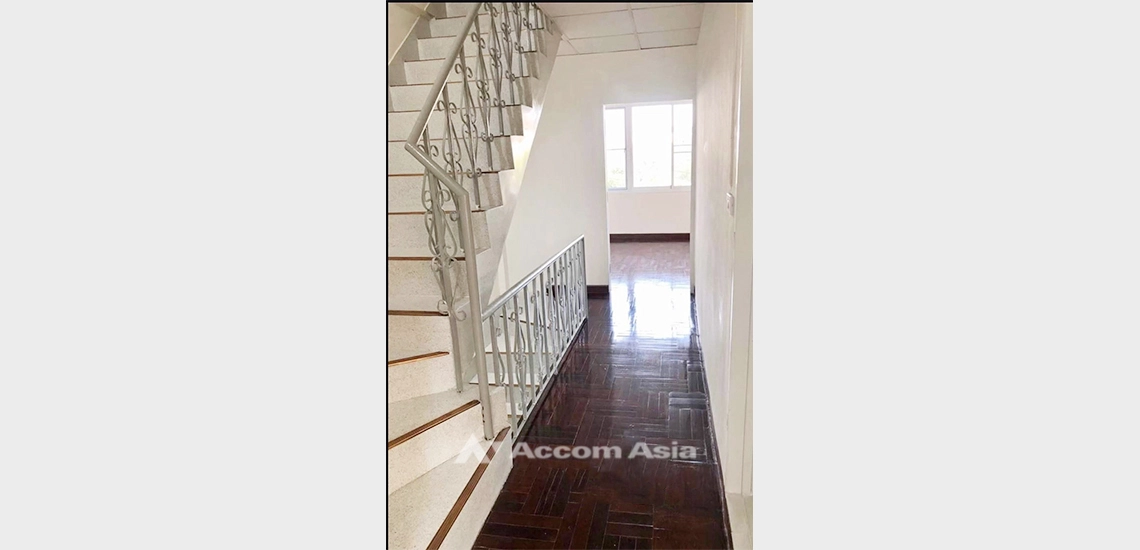 5  4 br Townhouse for rent and sale in Sukhumvit ,Bangkok BTS Ekkamai AA32071