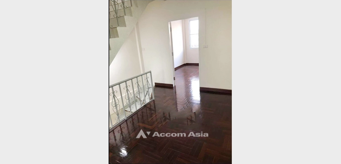 unitPet friendly |  4 Bedrooms  Townhouse For Rent & Sale in Sukhumvit, Bangkok  near BTS Ekkamai (AA32071)