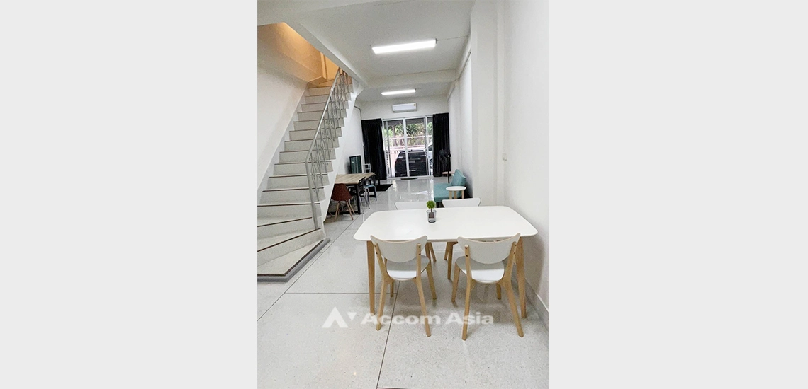  1  4 br Townhouse for rent and sale in Sukhumvit ,Bangkok BTS Ekkamai AA32071