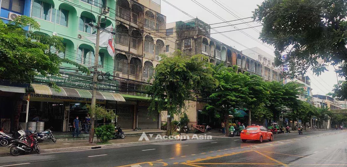 unit Shophouse For Sale in Sukhumvit, Bangkok  near BTS Phra khanong (AA32079)