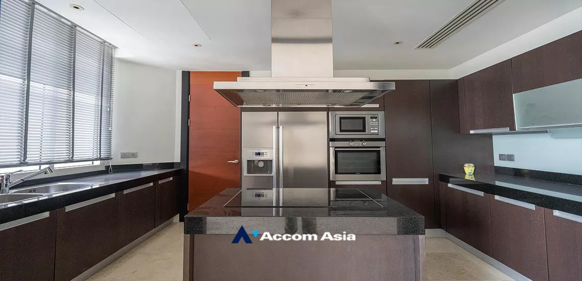  3 Bedrooms  Condominium For Rent in Silom, Bangkok  near BTS Chong Nonsi - BRT Arkhan Songkhro (AA32108)